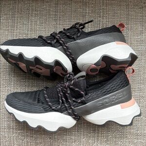 NWOT New Sorel Kinetic Sneaker Black Pink White 5